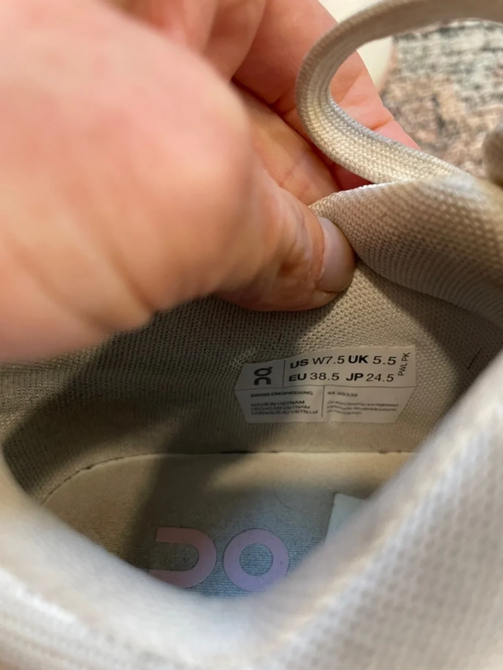 On Running The Roger Advantage Sneakers White Women’s 7.5